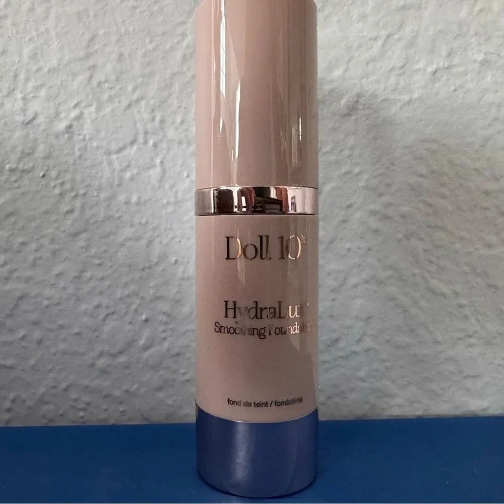Doll 10 HydraLuxe Smoothing Foundation NEW without Box  1 Fl oz Shade Medium